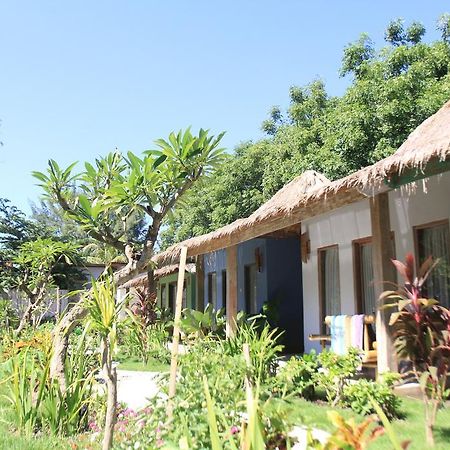 Maha Putri Bungalows 吉利特拉旺安 客房 照片