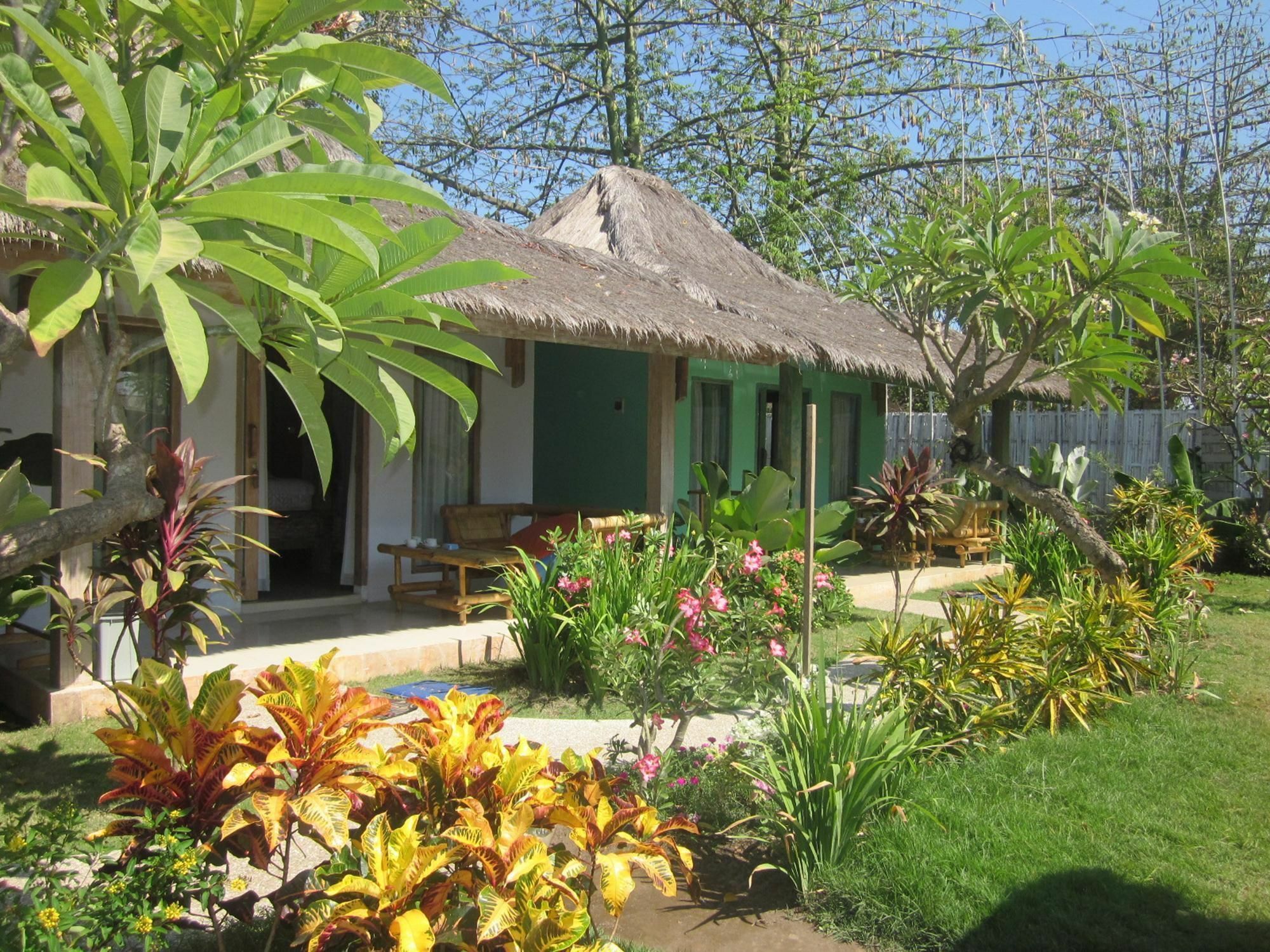 Maha Putri Bungalows 吉利特拉旺安 外观 照片