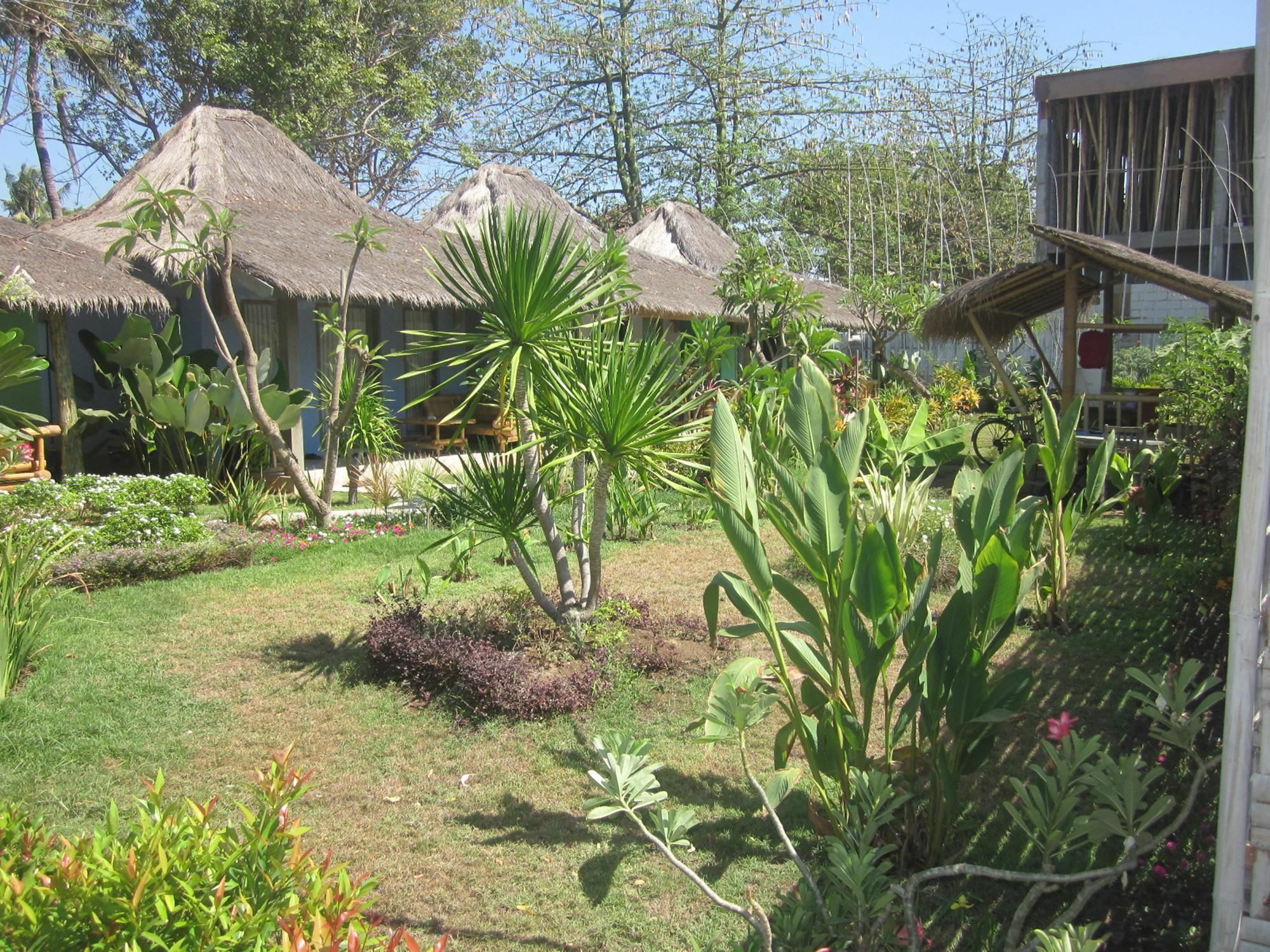 Maha Putri Bungalows 吉利特拉旺安 外观 照片