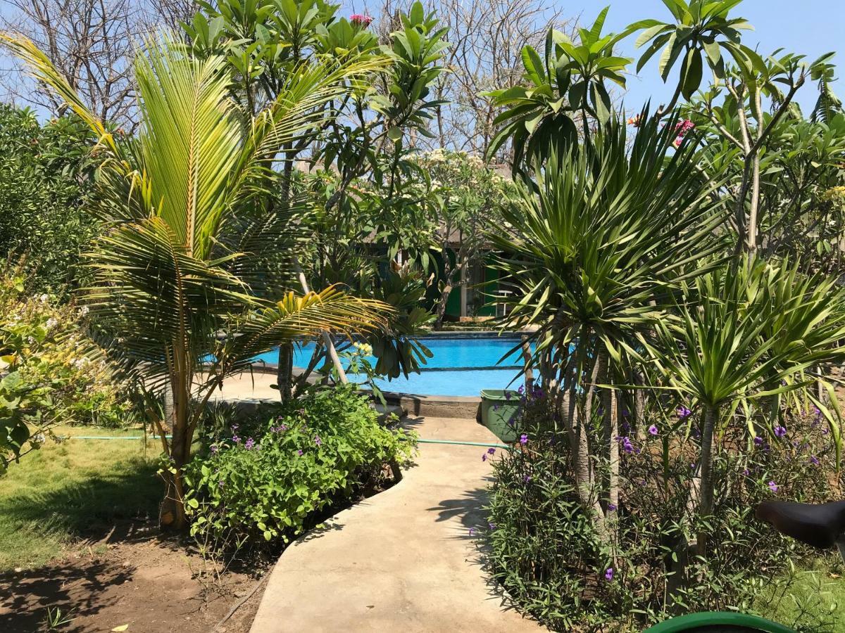 Maha Putri Bungalows 吉利特拉旺安 外观 照片