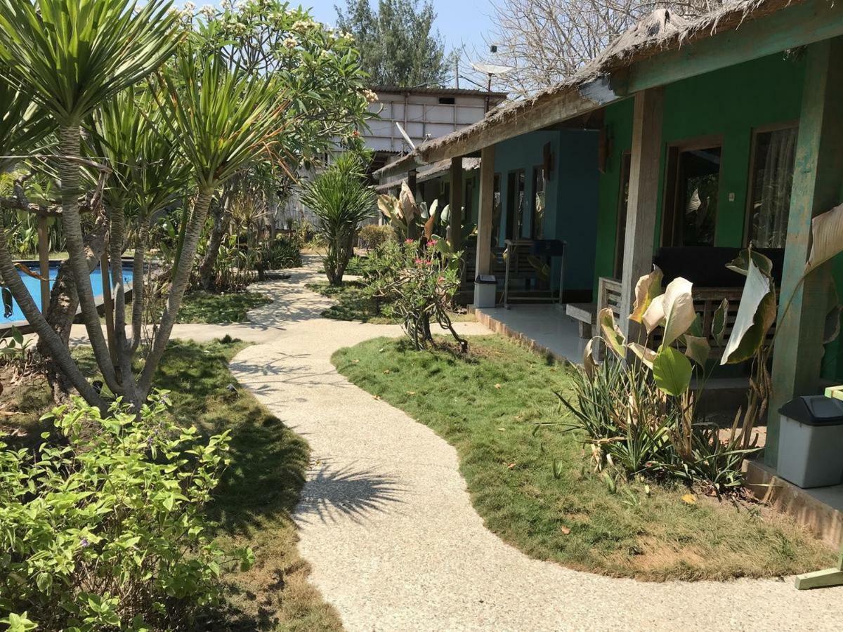 Maha Putri Bungalows 吉利特拉旺安 外观 照片